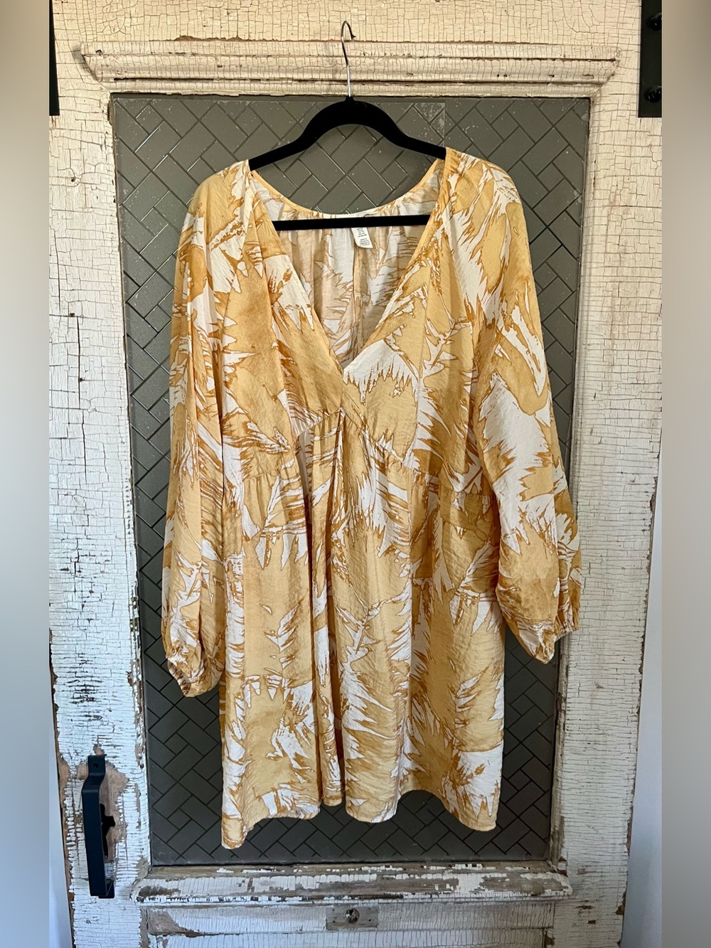 H&M Mustard and White V-Neck Floral-Print Tunic